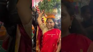 MLC Kavitha Bonam at Miralam Mandi bonalu 2025 | #kavitha at old city bonalu 2025 #ytshorts #shorts
