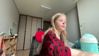 ￼ let&rsquo;s clean up all my lipgloss after a video ￼- doing my make up with just my lip glosses
