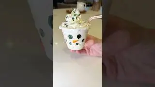 Snowman Milkshake ☃️ Adorable and Delicious ❄️ #christmas #snowman #moms #desserttime