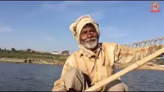 यमुना में नाव चलाने वालों ने सुनाए डकैतों के किस्से | The Lallantop