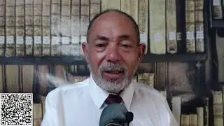 Sonhar subindo uma escada com degraus altos e uma cobra gigante passando