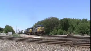 Q382 throttles out of a stop after meeting Q369