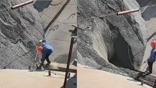 The first baffle for unloading phosphate rock powder from a 5,500-ton sand barge.