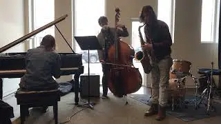 Colin Leonard ~ When love turns (trio version) ~ Original