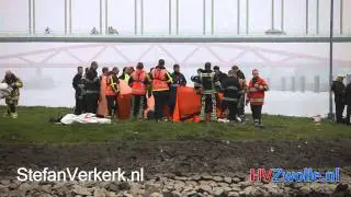 Persoon te water Katerveerdijk Zwolle - &copy;StefanVerkerk.nl