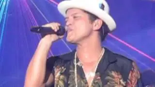Bruno Mars - Just The Way You Are [Live in Dubai]