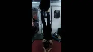 Contorsionismo en el subte-Parte I