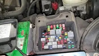 2006 Chevy Silverado Horn Relay & Fuse Location