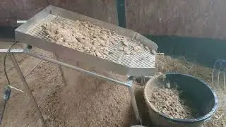 Horse stall shaker (shaving or pellet shaker) stall cleaning machine