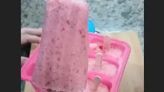 عندك فراوله🍓🍓  تعالي نعمل بيهااحلي إيس كريم فواكه طبيعيه بمكونين فقط من غير مواد حافظه 😋#اكسبلور 