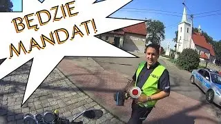 bardzo miły policjant wystawia mandat
