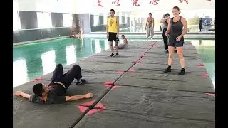 Kung Fu Jumps & Rolls: shoulder flip