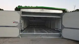 Floor container dryer with movable floor and mixer
