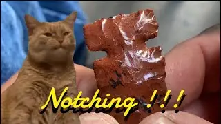 Notching an obsidian arrowhead #flintknapping #arrowhead #notching 