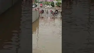 lahore ma itne taiz barish under pass 7 futt pani #youtubeshorts #trendingshorts #fypシ #youtube 🤯🤯🤯🤯