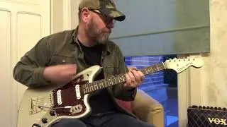 Squier Classic Vibe Silver Sparkle 60s Jaguar Demo ( No Talking ).