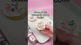 How to make buttercream topper cookies - our latest obsession! 😋 #cookiedecorating