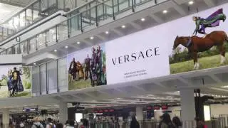 JCDecaux Airport (Hong Kong): Versace Pre-immigration Lightbox