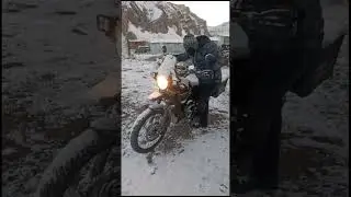 Cold start of Royal Enfield Himalayan at #sarchu #pass #himalyanwarrior #manali #snowfall #enfield