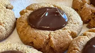 Low-Carb Peanut Butter Blossom Christmas Cookies | Holiday Treats Made Healthier