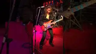 Lam Morrison, Tanin Suiheran. Hot tuna bar. Pattaya.
