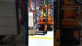 VNA forklift operating