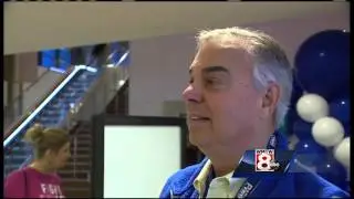 Jetport celebrates award with passengers