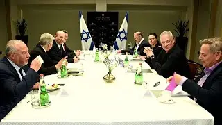 איומים וחיוכים: ראשי מפלגות ממשלת בנט-לפיד סביב שולחן אחד