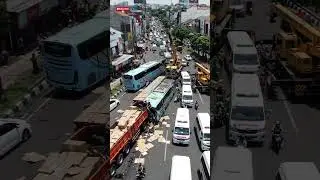 City Chaos! Truck and Bus Evacuation on a Busy Street