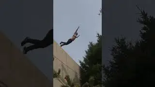 Люди прыгают с невероятной высоты и врезаются в сосны!