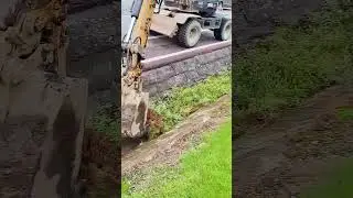 Behind the Scenes of Urban Maintenance: Daily Excavator Drainage Ditch Cleaning