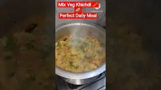 Healthy Vegetable Khichdi &ndash; Ghar Jaisa Comfort Food#IndianFoodLovers#videoviral #tyshorts #trending