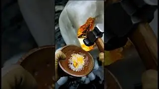 Extreme Macro POV Gold Mining &ndash; Quartz Broken, Solid Gold Revealed