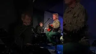 Rock de la luna con Luca Frasca en piano en directo en Blackbird Rock Bar #piano #guitar #singer