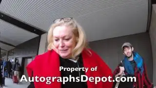 Raging Bull actress Cathy Moriarty signing autographs in Sundance (January '17)