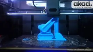 AKAD - Como imprimir um trator de brinquedo na impressora 3D UP Box - akad.com.br