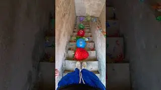 👣🎈💥Challenge the staircase obstacle course and pop the colorful balloons!#shorts