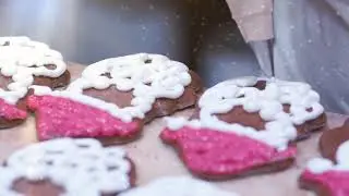 Produkcja świątecznych piernik&oacute;w w Cukierni Wenta