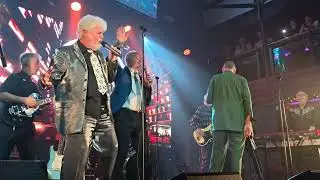 Darts - The Boy From New York City (live at the Buttermarket, Shrewsbury)