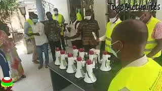 Mme Isabelle Ameganvi parle de contenu des lot de kits pour lutter contre la pand&eacute;mie COVID-19