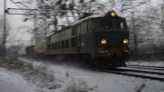 POLAND CARGO TRAIN WITH LOCOMOTIVE ET22-961 PKP CARGO PASSING ZABRZE IN THE SNOW 05/01/2010
