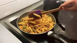 Pasta fly