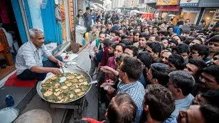 VIRALA PUNJABI SAAG PARATHA IN LAHORE | MUST TRY STREET FOOD IN LAHORE | STREET FOOD TOUR