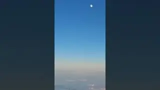 Вот это кадр. Над облаками, плюс луна! #надоблаками