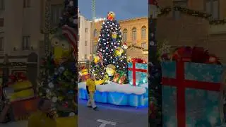 Macys Holiday Parade at Universal Minions Tree #shorts #universal #parade #christmas #minions #tree