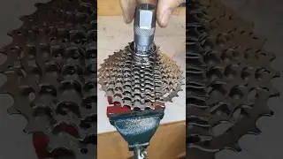 #BikeRepair #DIYBike #BikeTools #CyclingTips #HomeMechanic #BikeUpgrade #CassetteInstall #Shorts