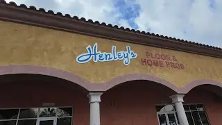 Специалисты Henley's Floor and Home помогают нам обновить наши дома