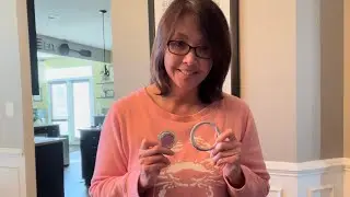 Purse hangers-foldable or Clipa?