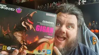 S.H. MonsterArts Gigan 1972 Bandai Tamashii Nations Action Figure Review