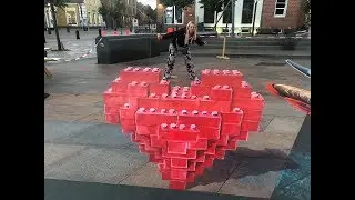 LOVE stop-motion heart by Leon Keer